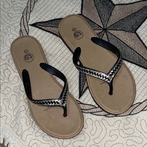 Stylish Black and Tan Women's Flip Flops